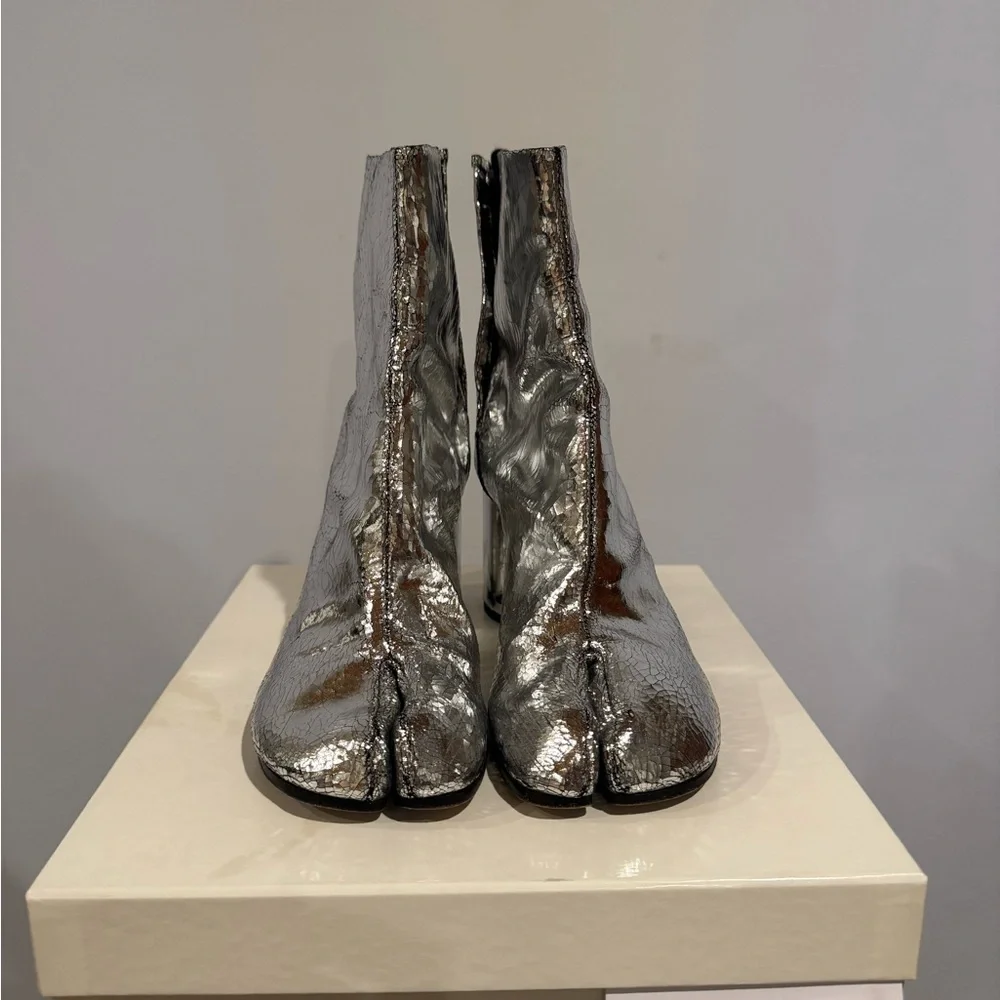 Maison Margiela Silver Tabi Boots with Chunky Block Heel - Picture 2 of 8